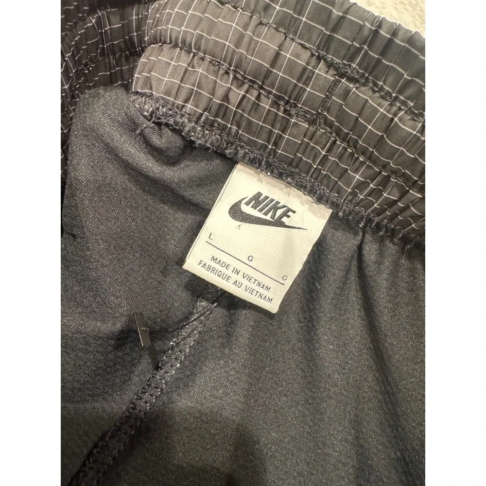 Nike Youth Cargo Joggers Black Grid Pattern Mixed Media Sweatpants Large. NWOT.